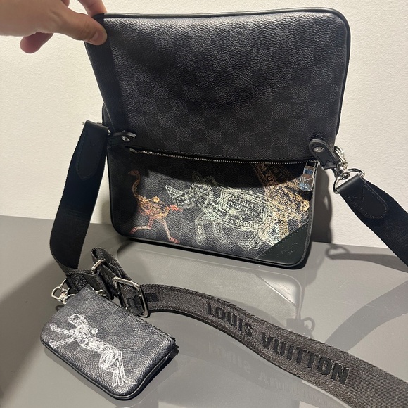 Louis Vuitton Trio Messenger Bag Limited Edition Wild Animals Damier Graphite - Picture 2 of 4